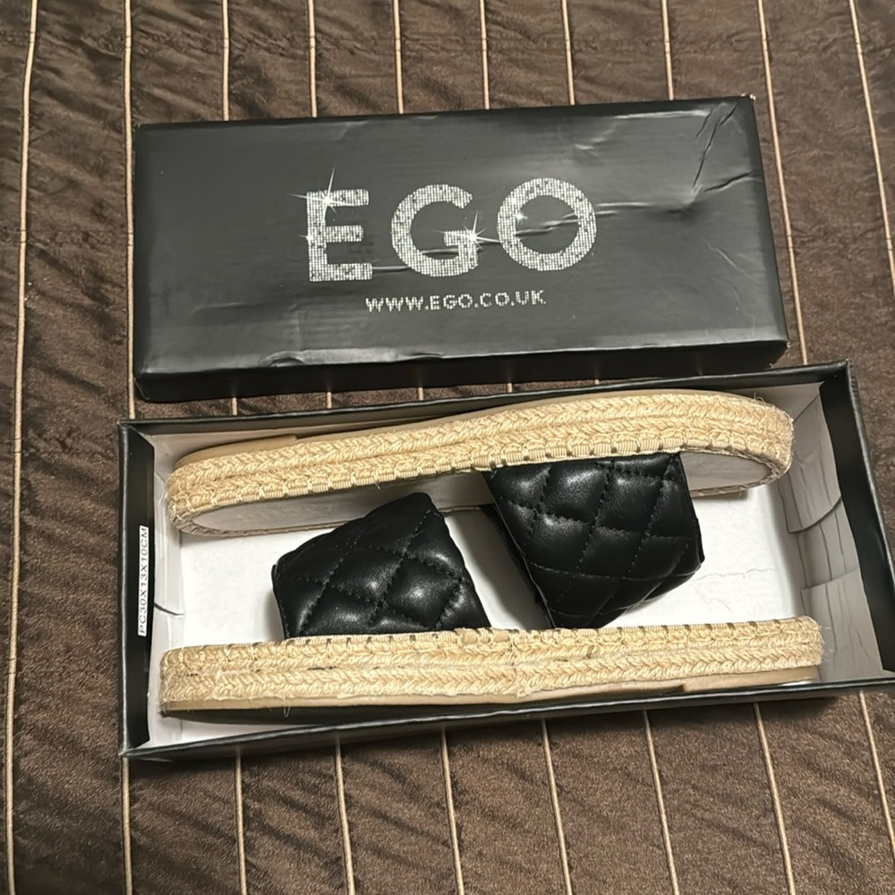 EGO SANDAL/SLIDES - SIZE 9